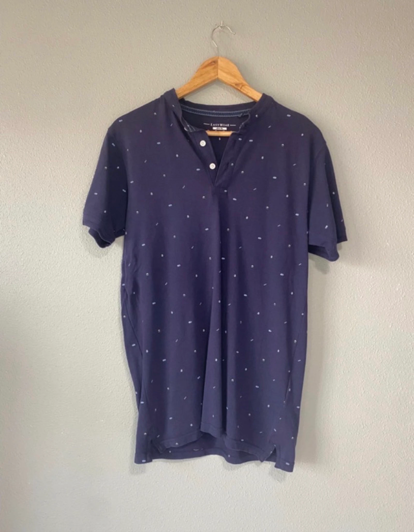 Polo easywear azul con estampado talla S